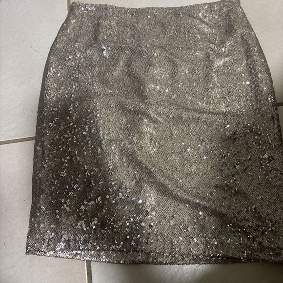 White House Black Market Dresses & Skirts - White House Black Market Sequin Skirt Champagne Party Sparkly Size 4